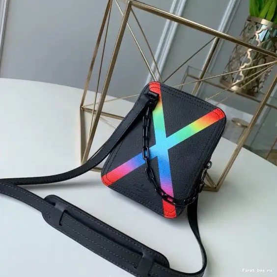 Frstbag ru Vuitton DANUBE MESSENGER Louis 0611